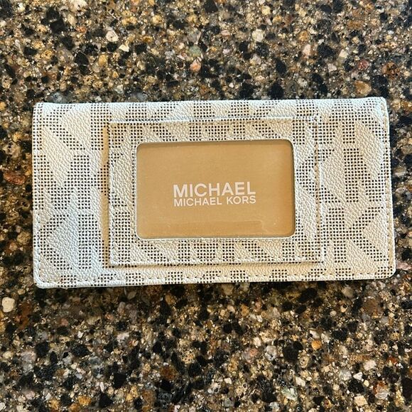 NEW Michael Kors Wallet - Picture 5 of 7